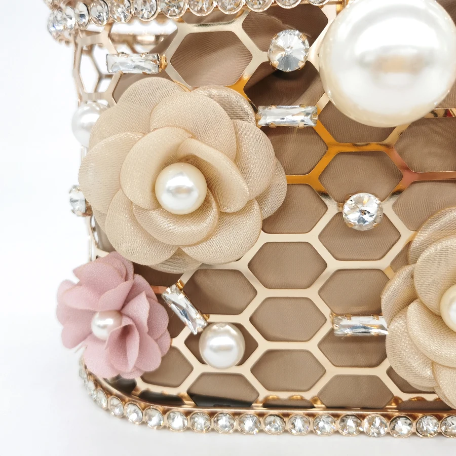 Amzbeans Flower Pearl Women Clutches Evening Bags Rhinestone Luxury Ladies Diamond Gold Clutch Purse Wedding Party Metal 
Amzbeans Flower Pearl Women Clutches Evening Bags Rhinestone Luxury Ladies Diamond Gold Clutch Purse Wedding Party Metal