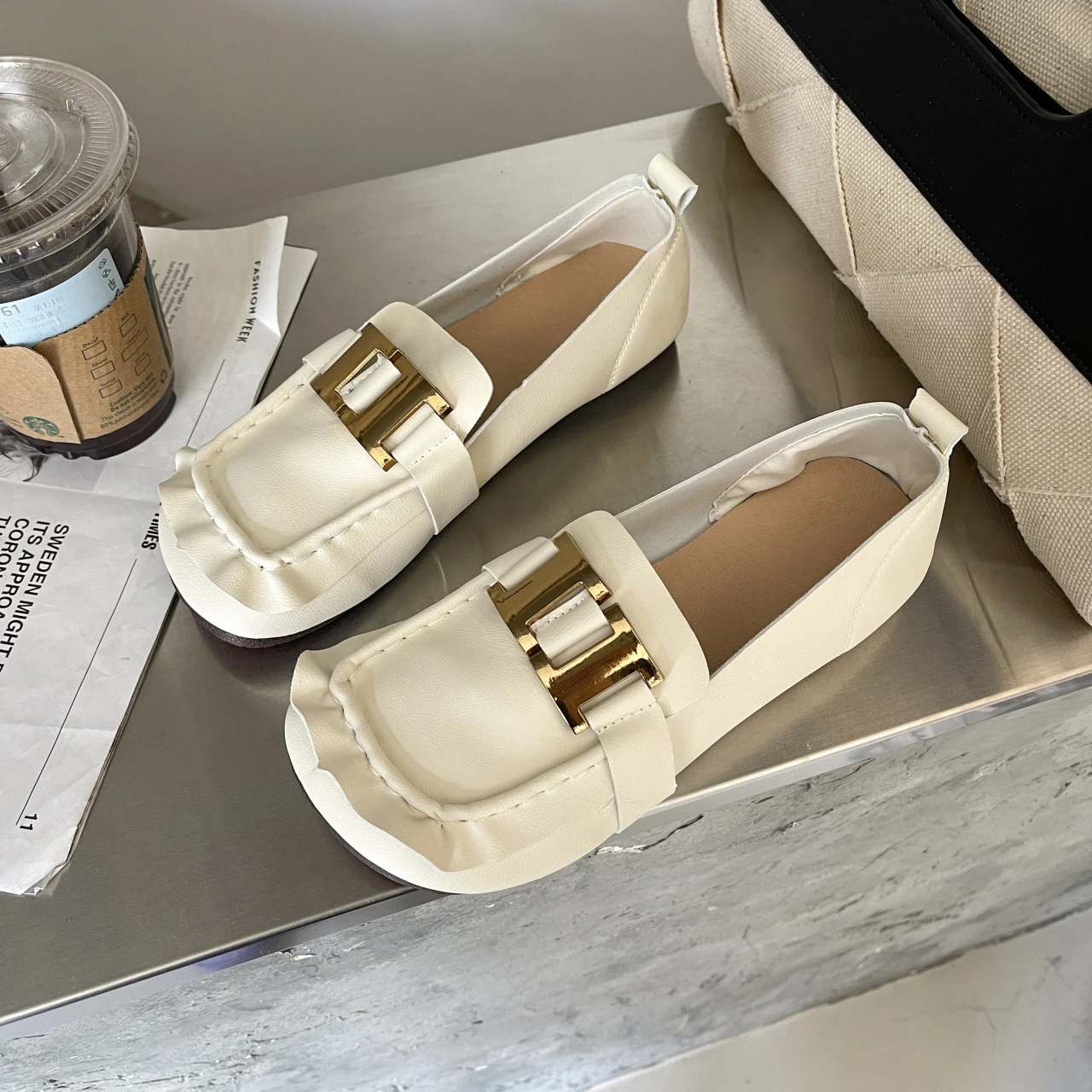 New Single Shoes Casual Loafers Slip on Flats Shoes Fashion Women Metal Women Flat Shoes Women Comfortable Square Head Shoes
New Single Shoes Casual Loafers Slip on Flats Shoes Fashion Women Metal Women Flat Shoes Women Comfortable Square Head Shoes