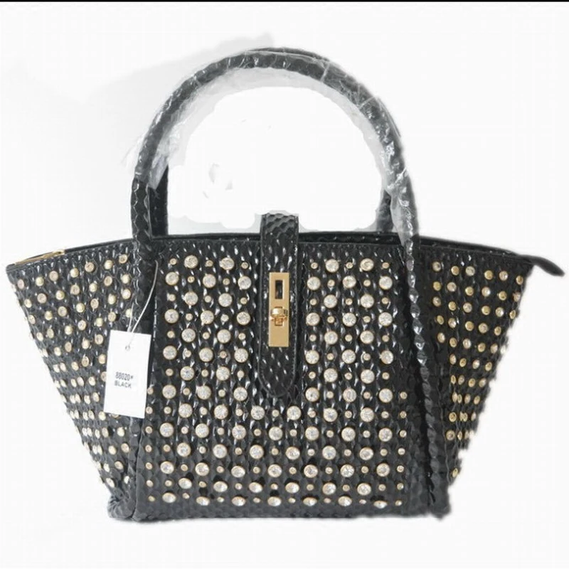 2021 new fashion handbag women's diamond dumpling bag One Shoulder Messenger women's bag water drill hand bag
2021 new fashion handbag women's diamond dumpling bag One Shoulder Messenger women's bag water drill hand bag
