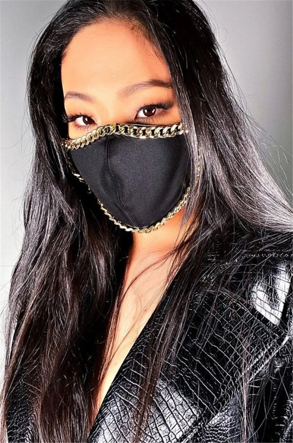 2pcs/lot Women Luxury Jewelry Black Mouth Mask Glitter Rhinestone Faux Pearl Splice Embellished Dustproof Club Party Face Cover
2pcs/lot Women Luxury Jewelry Black Mouth Mask Glitter Rhinestone Faux Pearl Splice Embellished Dustproof Club Party Face Cover