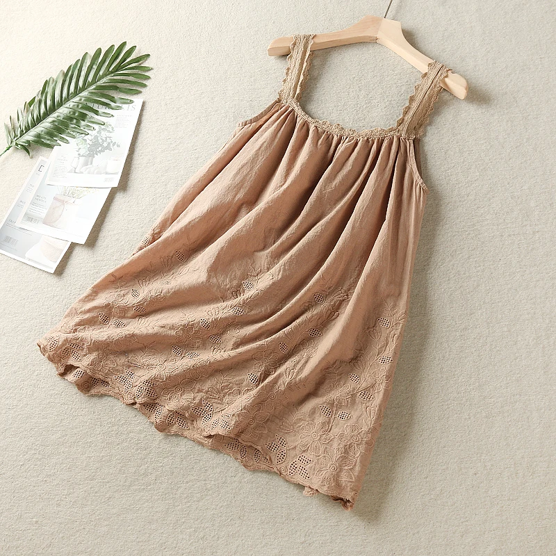 2020 New Summer Japan Style Fresh Hollow flower embroidery Loose Vest Women's cotton and linen sling Tops
2020 New Summer Japan Style Fresh Hollow flower embroidery Loose Vest Women's cotton and linen sling Tops
