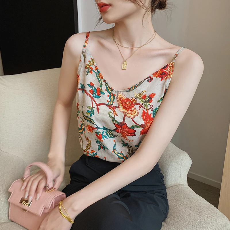 Топ женский атласный с V-образным вырезом, майка на бретелях-спагетти, с принтом в ретро стиле, шелковая рубашка без рукавов, лето 2021 
Топ женский атласный с V-образным вырезом, майка на бретелях-спагетти, с принтом в ретро стиле, шелковая рубашка без рукавов, лето 2021
