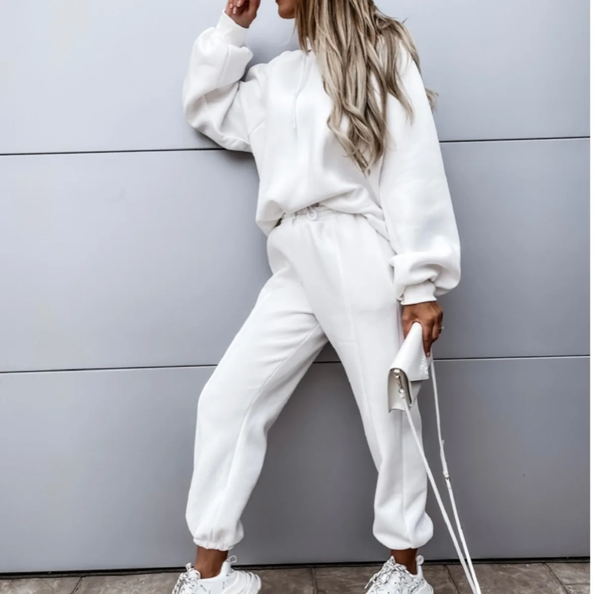 Women's Sports Suit Loose Casual Fashion Hooded Long Sleeve Sweater Pants Two-Piece Set Autumn and Winter 
Women's Sports Suit Loose Casual Fashion Hooded Long Sleeve Sweater Pants Two-Piece Set Autumn and Winter