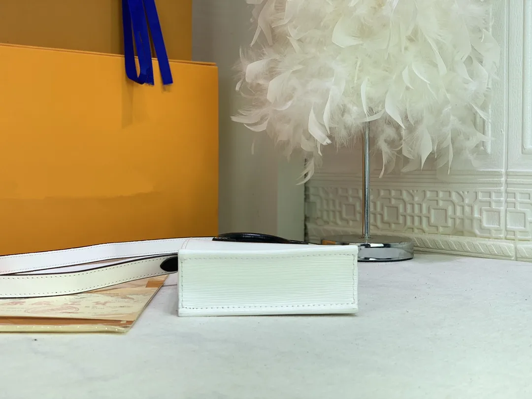 Famous luxury brand leather ladies handbags with detachable shoulder straps, compact and lightweight women's shoulder bags
Famous luxury brand leather ladies handbags with detachable shoulder straps, compact and lightweight women's shoulder bags