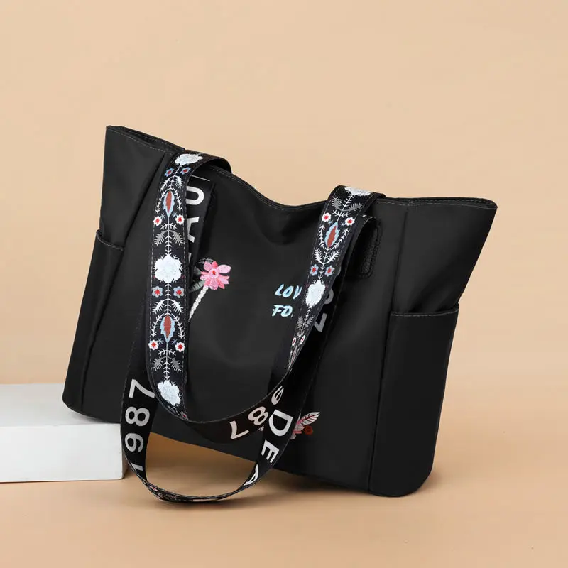 New fashion embroidery waterproof lightweight large-capacity handbag