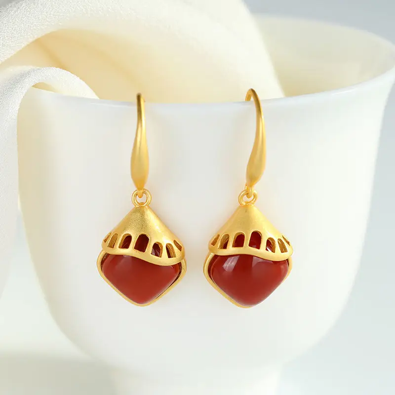 S925 Sterling Silver Gold Southern Red Agate Retro Classic Women's Ear Stud Earring Earrings Earrings Elegant and Ethnic Style
S925 Sterling Silver Gold Southern Red Agate Retro Classic Women's Ear Stud Earring Earrings Earrings Elegant and Ethnic Style