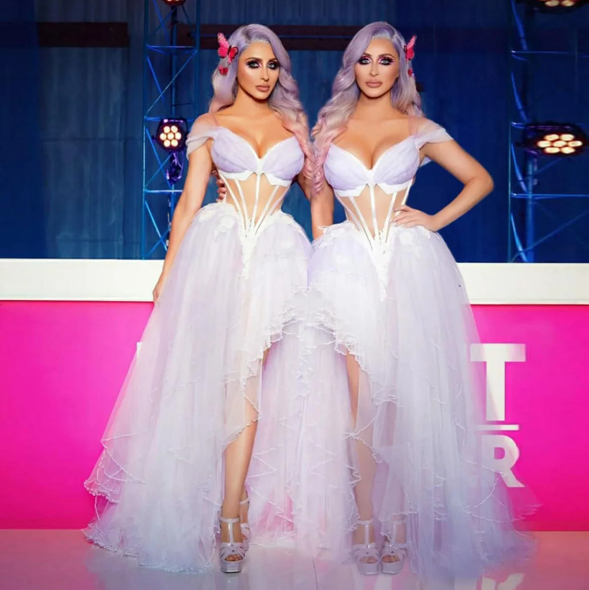 Glamorous New Women Tulle Prom Dress Mesh Dresses Transparent Off-The-Shoulder High-Low Pleated Fairy Graduation Gowns Customize
Glamorous New Women Tulle Prom Dress Mesh Dresses Transparent Off-The-Shoulder High-Low Pleated Fairy Graduation Gowns Customize