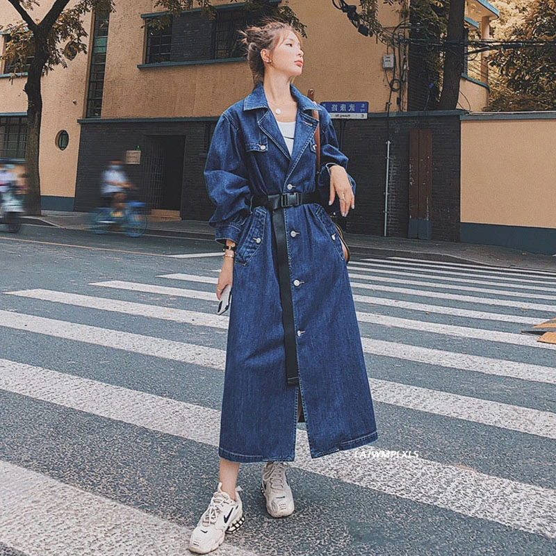 Denim Windbreaker Women 2021 Autumn New Lady Trench Coat Fashion Lapel Single-breasted Long Length Jean Overcoat Women With Belt
Denim Windbreaker Women 2021 Autumn New Lady Trench Coat Fashion Lapel Single-breasted Long Length Jean Overcoat Women With Belt