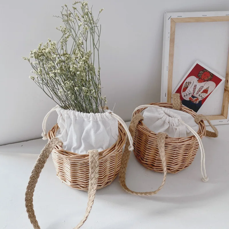 Small Rattan Basket Fashion Casual Children's Hand Bags Korea INS New Girl Cute Woven Bascket Beach Bag Round Straw Tote
Small Rattan Basket Fashion Casual Children's Hand Bags Korea INS New Girl Cute Woven Bascket Beach Bag Round Straw Tote