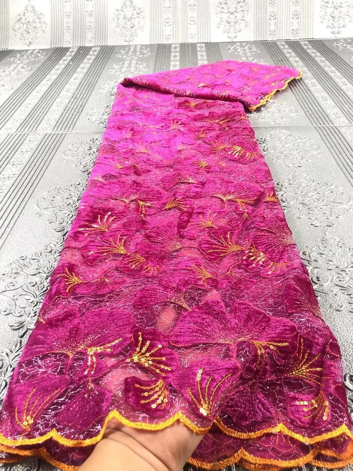 pink embroidered african velvet lace french sequins fabric 2020 high quality nigerian net laces tulle fabrics 5 yards/piece
pink embroidered african velvet lace french sequins fabric 2020 high quality nigerian net laces tulle fabrics 5 yards/piece