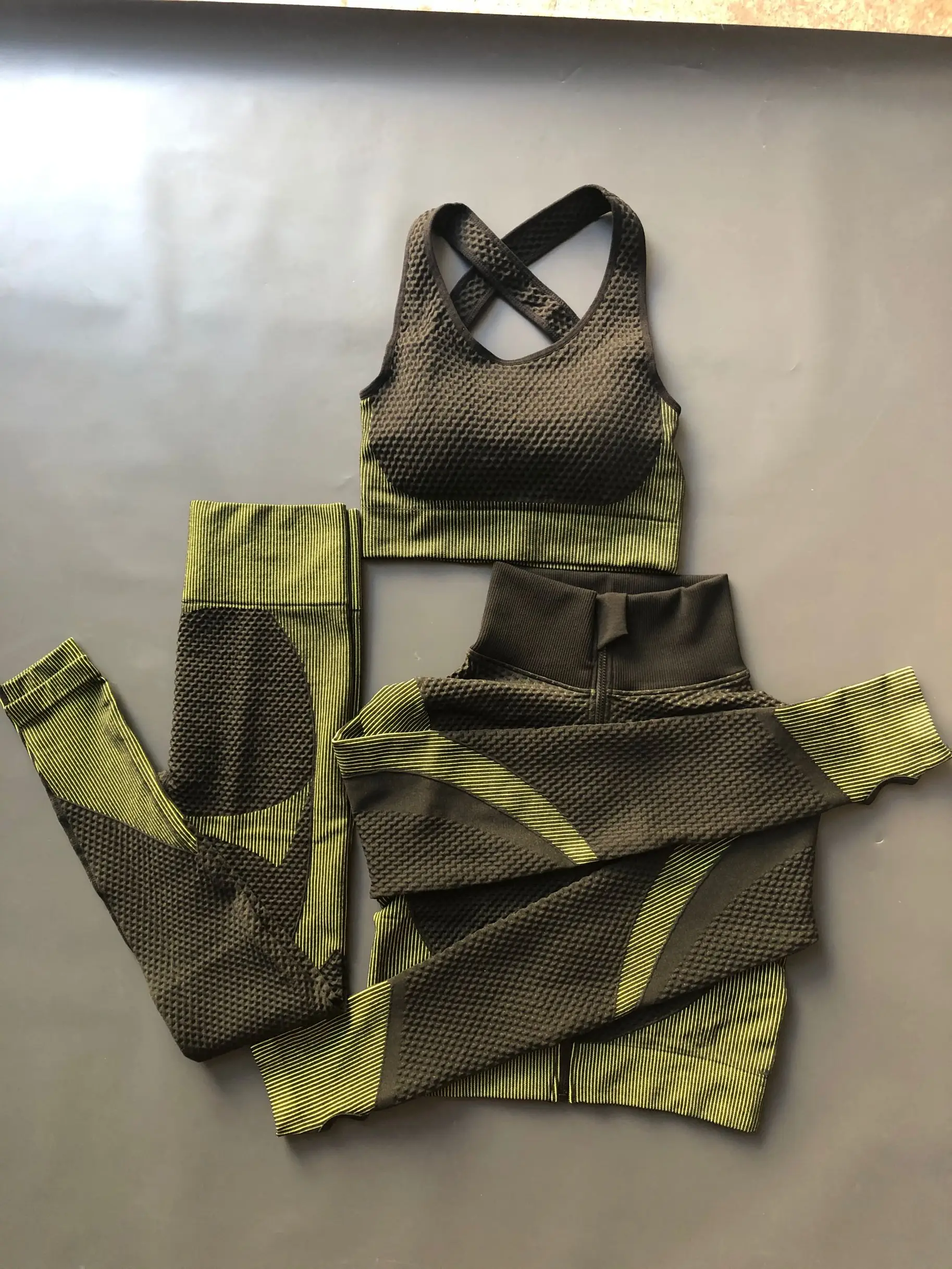 Yoga Suits for Women 2 Pieces - Workout Set Long Sleeve Front Zipper Crop Top Long Pants Leggings Tracksuits
Yoga Suits for Women 2 Pieces - Workout Set Long Sleeve Front Zipper Crop Top Long Pants Leggings Tracksuits