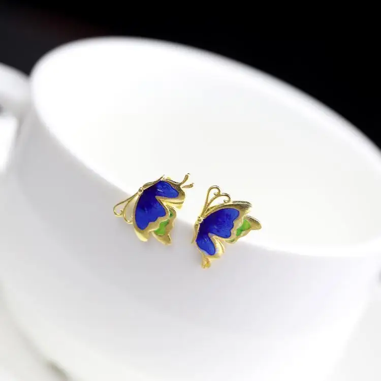 Designer original new enamel porcelain butterfly earrings exquisite high-end temperament ladies silver jewelry
Designer original new enamel porcelain butterfly earrings exquisite high-end temperament ladies silver jewelry