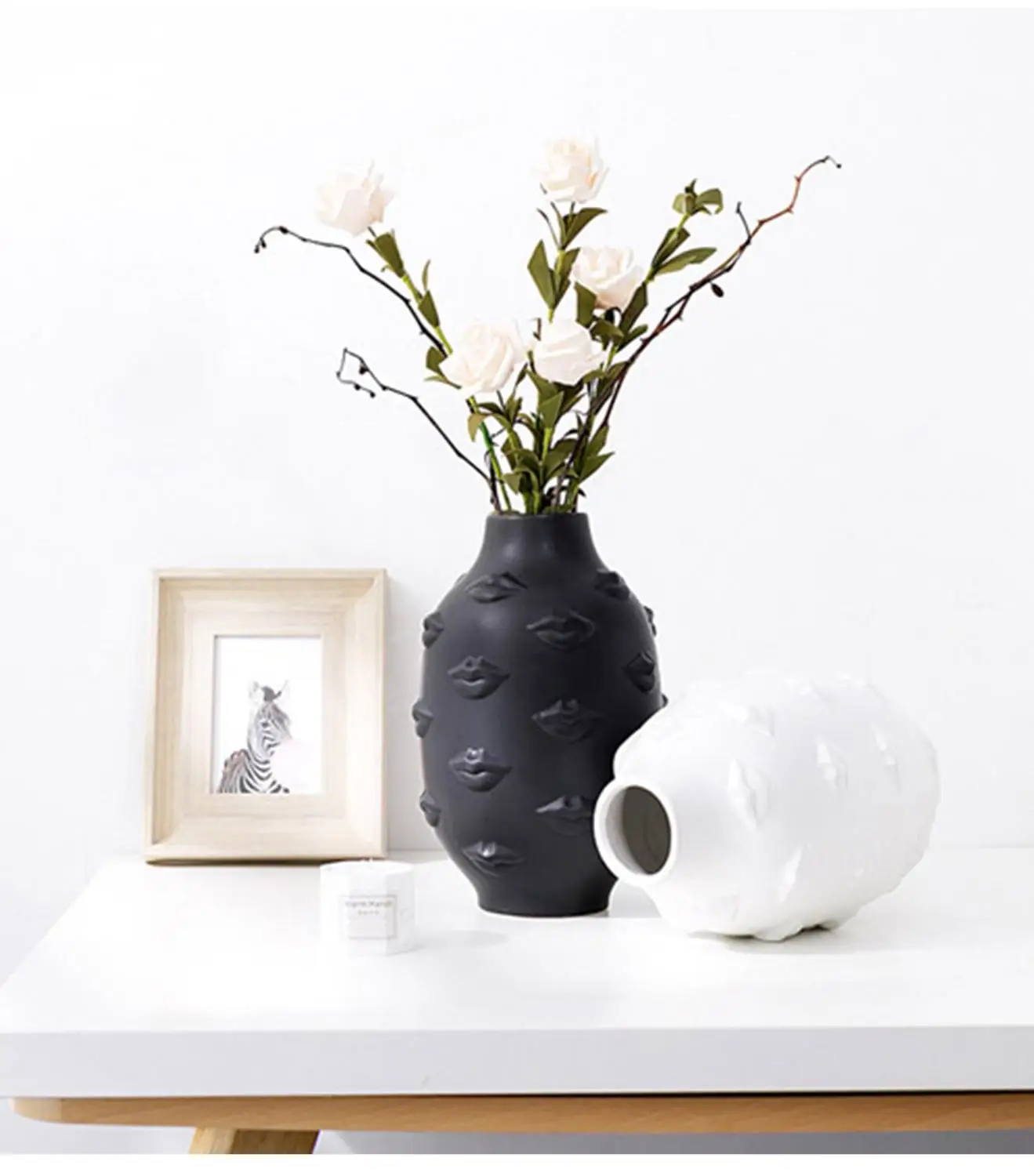 Nordic Black And White Lips Vase Flower Stems Modern Home Living Room Wine Cabinet TV Cabinet Desktop Decor Business Gift M2828
Nordic Black And White Lips Vase Flower Stems Modern Home Living Room Wine Cabinet TV Cabinet Desktop Decor Business Gift M2828
