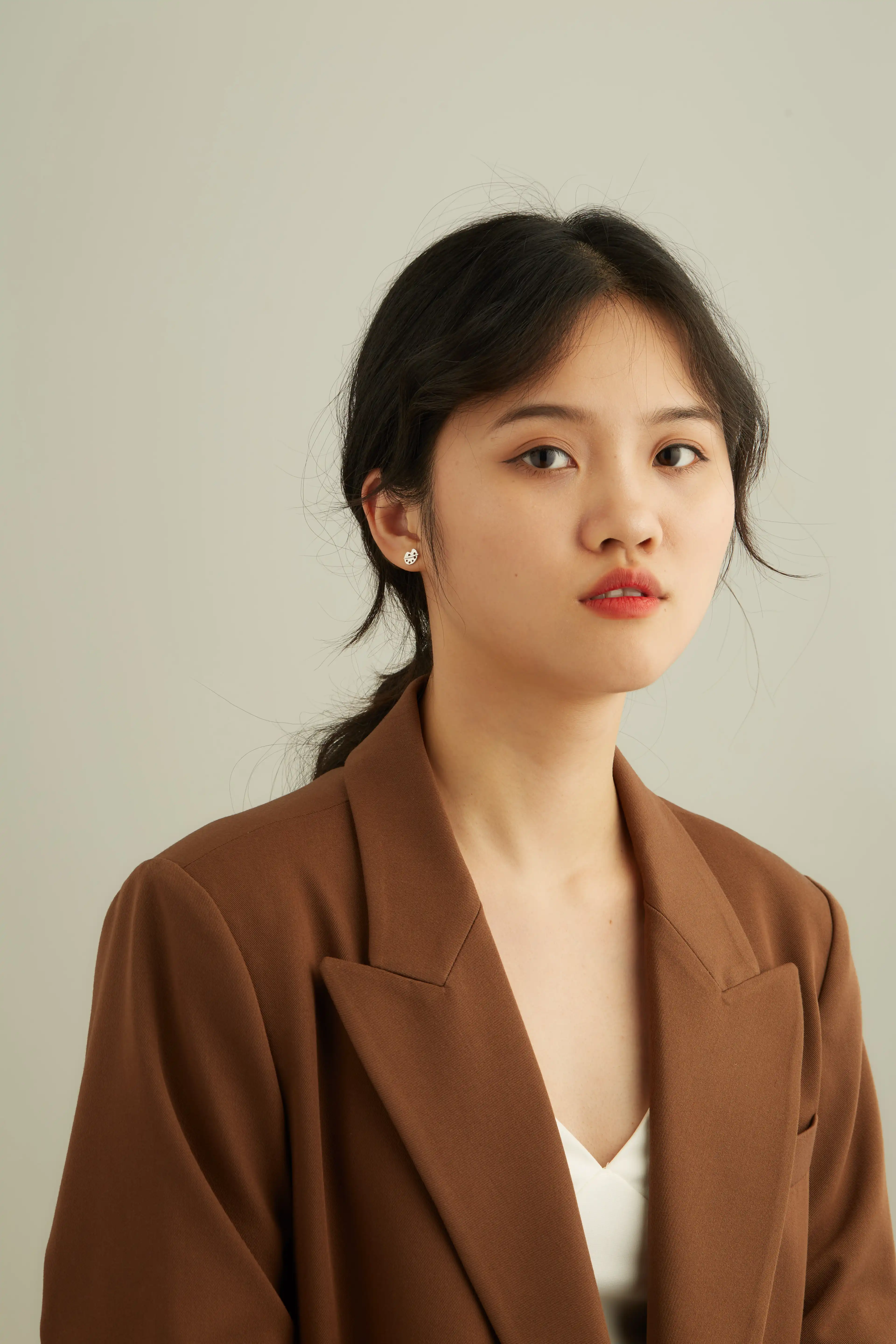 SILVERHOO Genuine S925 Sterling Silver Stud Earrings For Women Hollow Color Palette And Brush Creative Silver Earrings Jewelry
SILVERHOO Genuine S925 Sterling Silver Stud Earrings For Women Hollow Color Palette And Brush Creative Silver Earrings Jewelry