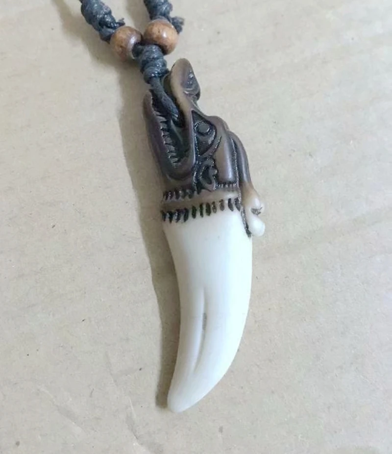 12 pcs Design Personality Tribal Bone Lucky Dragon Necklace Long Rope Chain Male Punk Jewelry
12 pcs Design Personality Tribal Bone Lucky Dragon Necklace Long Rope Chain Male Punk Jewelry