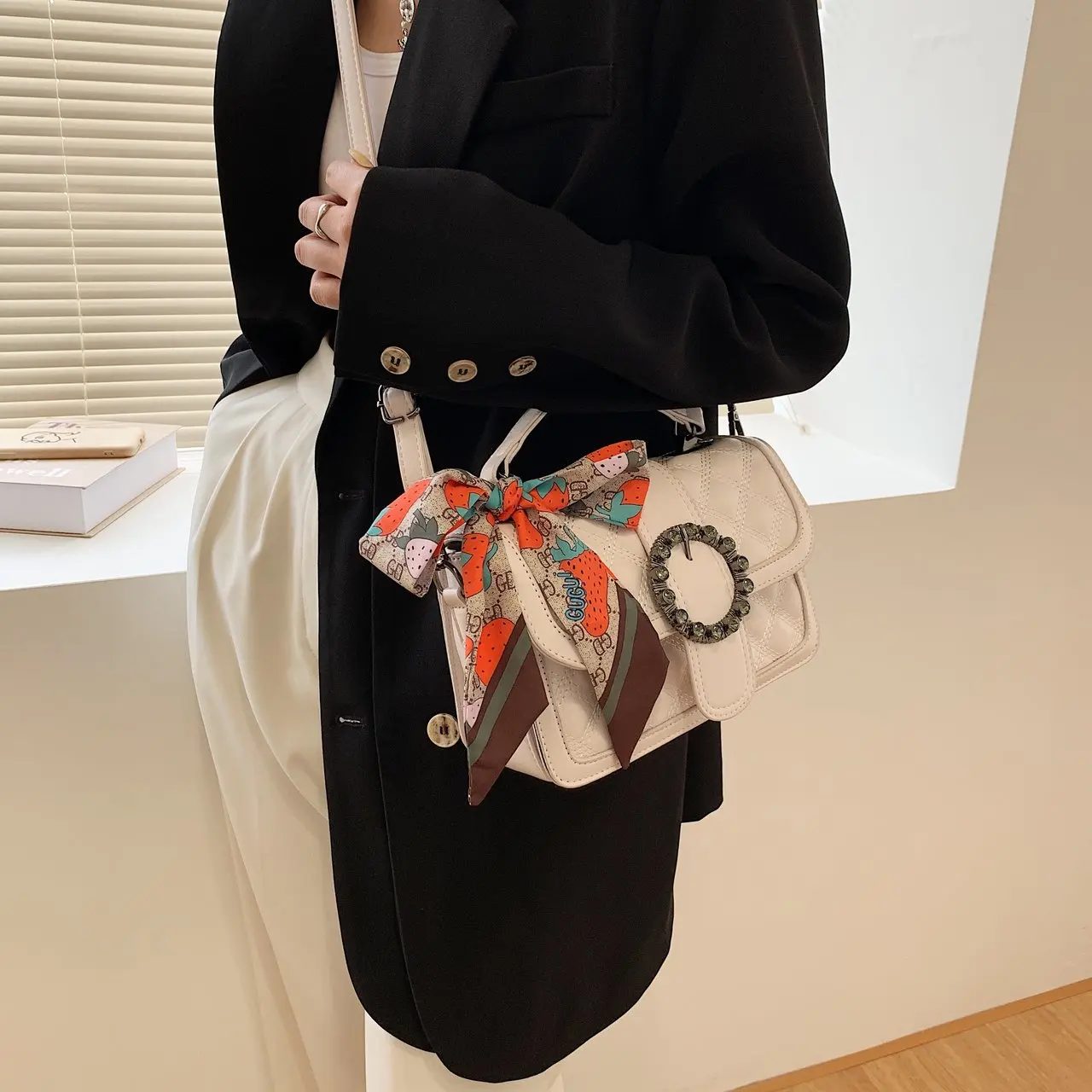 New Rhombus Square Bag For Fall 2021. Diamond-Encrusted Wide-Band Diagonal Shoulder Handbag For Women
New Rhombus Square Bag For Fall 2021. Diamond-Encrusted Wide-Band Diagonal Shoulder Handbag For Women