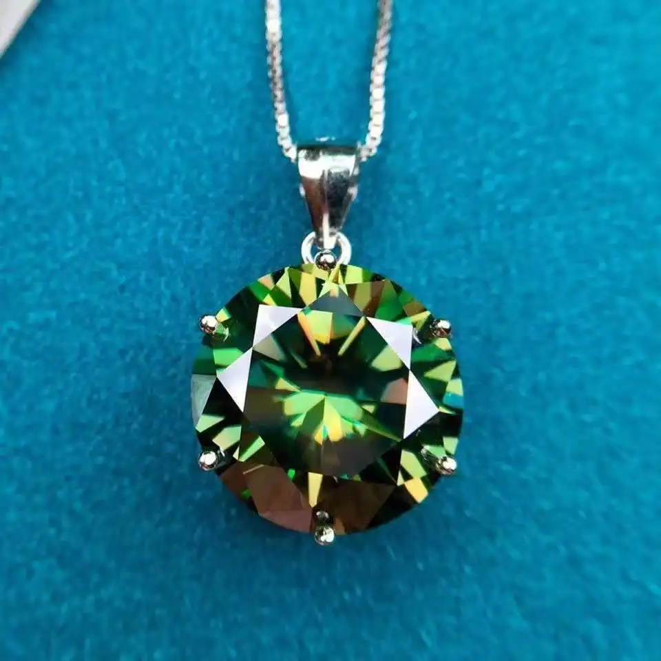 

Властный зеленый бриллиантовый кулон Муассан ожерелье 10 карат сердечки и стрелы инкрустированные инкрустированными ювелирными изделиями ...
