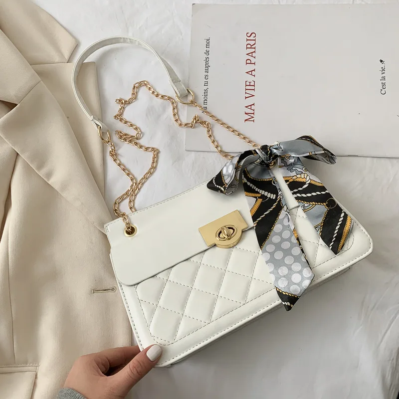 Ladies messenger bag 2021 new trendy fashion net red diamond small square bag simple one-shoulder armpit bag
Ladies messenger bag 2021 new trendy fashion net red diamond small square bag simple one-shoulder armpit bag