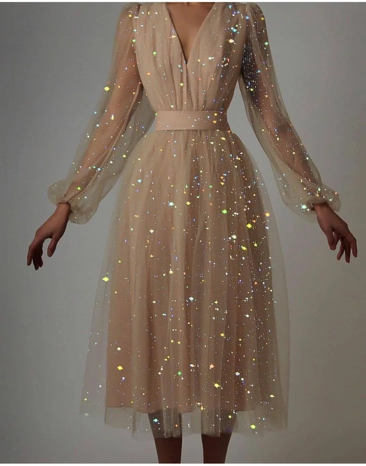 2021 Spring Lantern Long Sleeve V-neck Waist Over the Knee Sparkling Dress Sexy Long Skirt
2021 Spring Lantern Long Sleeve V-neck Waist Over the Knee Sparkling Dress Sexy Long Skirt