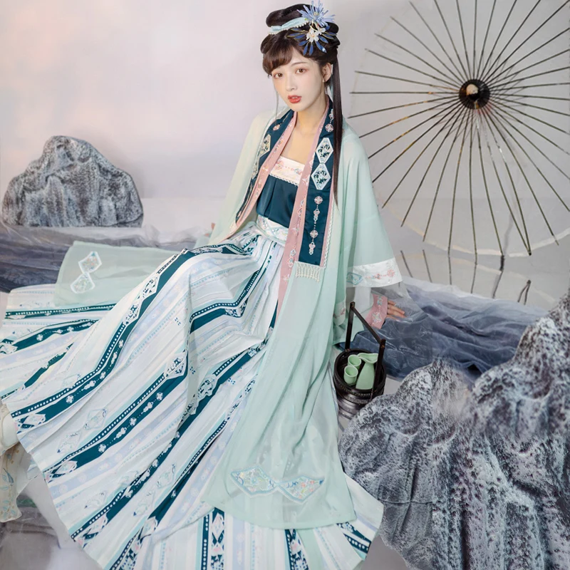 New Chinese Traditional Female Daily Clothes Song Dynasty Fairy Princess Dress Folk Classical Dance Stage Clothing
New Chinese Traditional Female Daily Clothes Song Dynasty Fairy Princess Dress Folk Classical Dance Stage Clothing