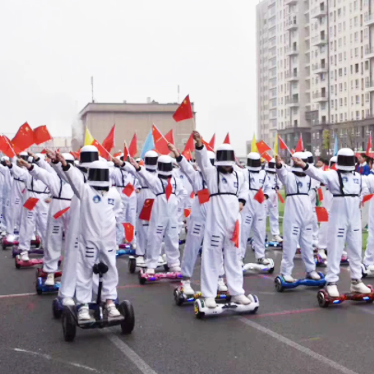 Astronaut Costume with Helmet Movable Visor Pretend Cosplay Mask Toys Set for Kids School Dress Up Role Play Party Birthday Gift
Astronaut Costume with Helmet Movable Visor Pretend Cosplay Mask Toys Set for Kids School Dress Up Role Play Party Birthday Gift