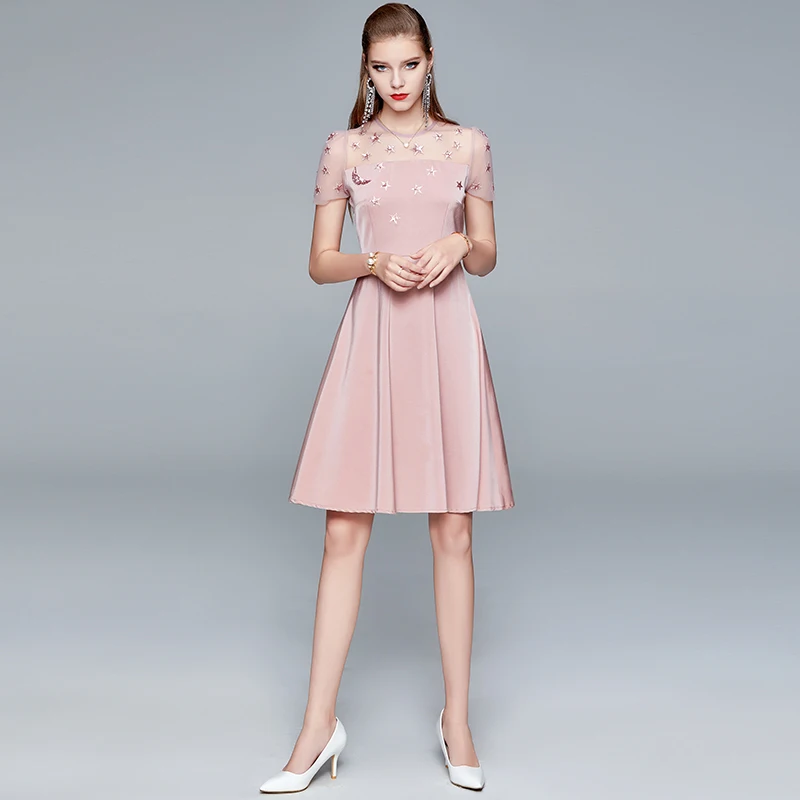 Women's Summer Dress 2022 Retro Gentle Style Round Neck Embroidery Mesh Stitching Short Dress New Female Waist Dresses X717
Women's Summer Dress 2022 Retro Gentle Style Round Neck Embroidery Mesh Stitching Short Dress New Female Waist Dresses X717