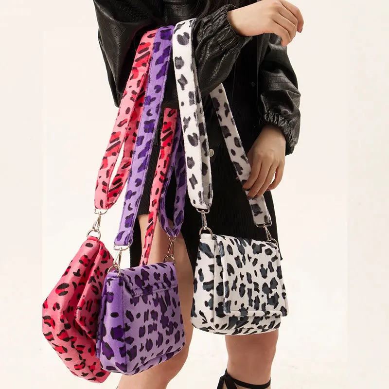 Winter Fashion Shoulder Bags for Women Vintage Female Plush Handbags Leopard Pattern Soft Fluffy ladies Crossbody Messenger Bags
Winter Fashion Shoulder Bags for Women Vintage Female Plush Handbags Leopard Pattern Soft Fluffy ladies Crossbody Messenger Bags