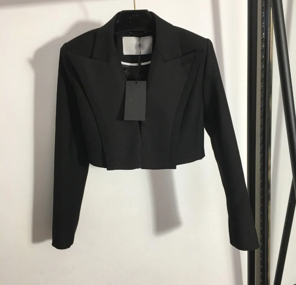 Office Ladies Asymmetric Length Suit Jacket Chic Tops Fashion Suits Slim Turn-Down Collar Overcoat Short Clothes Top Brand
Office Ladies Asymmetric Length Suit Jacket Chic Tops Fashion Suits Slim Turn-Down Collar Overcoat Short Clothes Top Brand