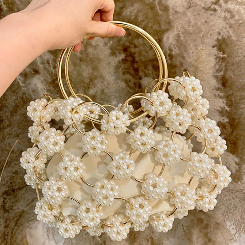 2020 newest women's beige three-dimensional handbag ladies high-end French niche package girls flower hand-made pearl fairy bag
2020 newest women's beige three-dimensional handbag ladies high-end French niche package girls flower hand-made pearl fairy bag