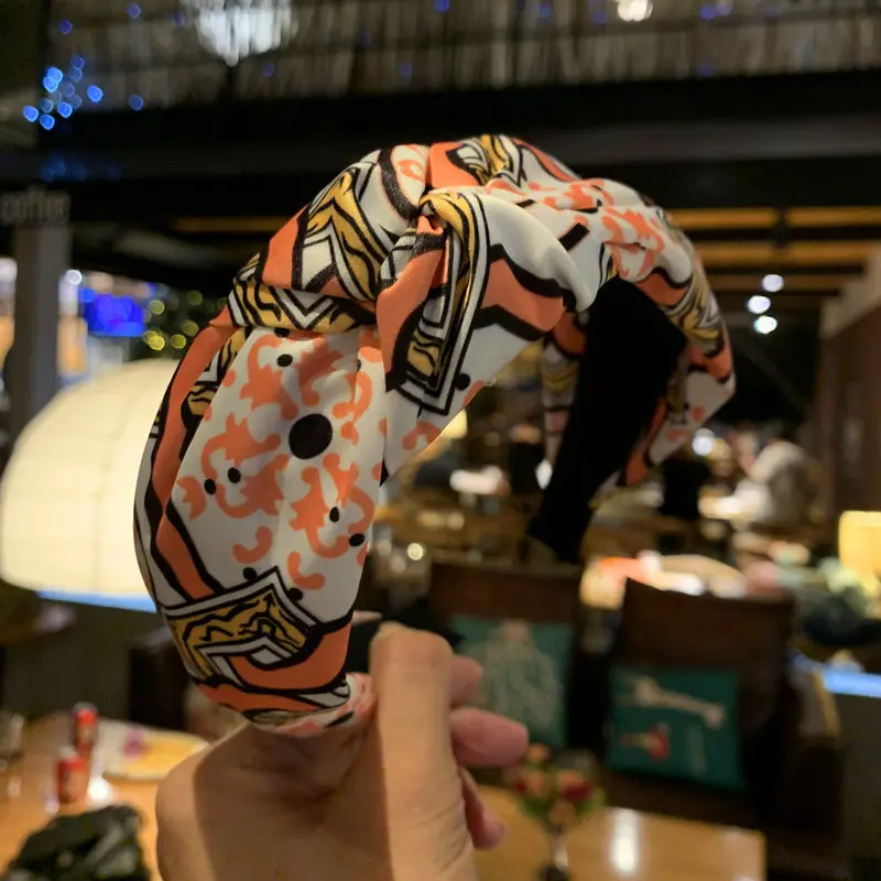 Fashion Printed Hairbands Women Boho Retro totem Hairbands Wide Cashew Flowers Hair Band Cute Satin Women Hair Accessories
Fashion Printed Hairbands Women Boho Retro totem Hairbands Wide Cashew Flowers Hair Band Cute Satin Women Hair Accessories