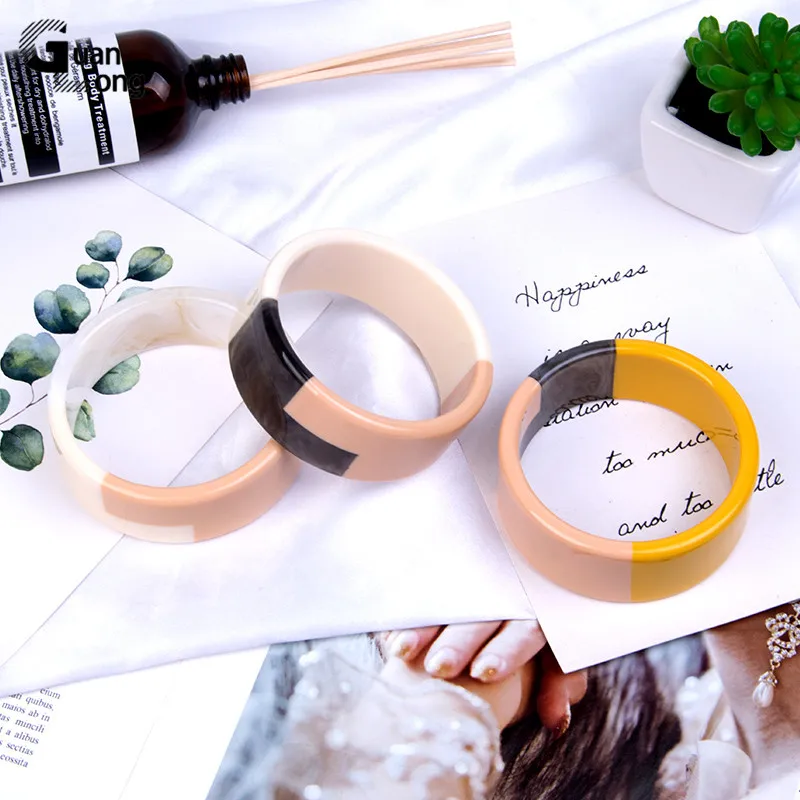 GuanLong Hot Sales Big Fashion Cuff Wide Resin Bangles Bracelet for Women Simple Vintage Acrylic Geometric Bangle Charm Jewelry
GuanLong Hot Sales Big Fashion Cuff Wide Resin Bangles Bracelet for Women Simple Vintage Acrylic Geometric Bangle Charm Jewelry