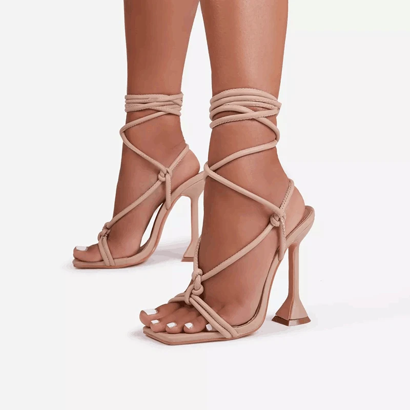 New high-heeled shoes sandals pink stiletto party fish mouth cross strap metal pendant catwalk women's shoes35-42 Large size
New high-heeled shoes sandals pink stiletto party fish mouth cross strap metal pendant catwalk women's shoes35-42 Large size