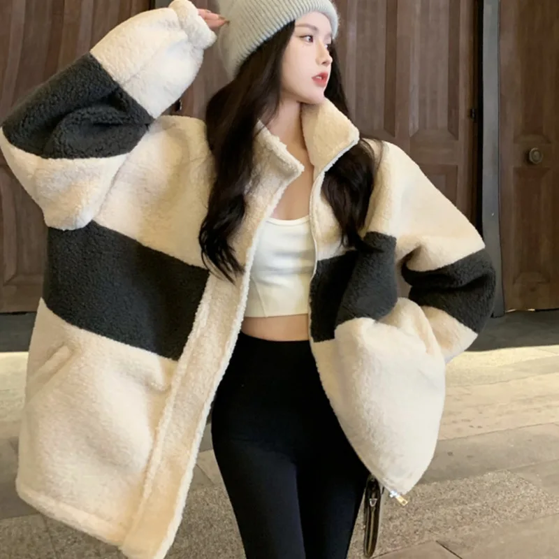 Lamb Wool Coat Female Autumn/winter 2021 New Temperament Embroidered Stand Collar Plus Velvet Thick Mid-length Blouse AL09
Lamb Wool Coat Female Autumn/winter 2021 New Temperament Embroidered Stand Collar Plus Velvet Thick Mid-length Blouse AL09