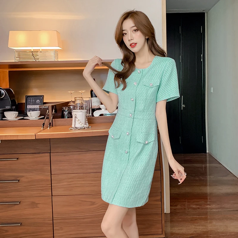 Ladies Round Neck Single-Breasted Small Fragrance Elegant Tweed Short-Sleeved Korean Dress French Fashion Women's Clothing
Ladies Round Neck Single-Breasted Small Fragrance Elegant Tweed Short-Sleeved Korean Dress French Fashion Women's Clothing