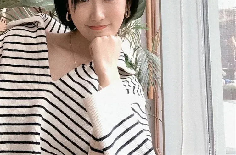 Women and Men Knitted Sweater Long Sleeve Striped Loose Autumn Female Knitwear Turn-down Collar Tops
Women and Men Knitted Sweater Long Sleeve Striped Loose Autumn Female Knitwear Turn-down Collar Tops