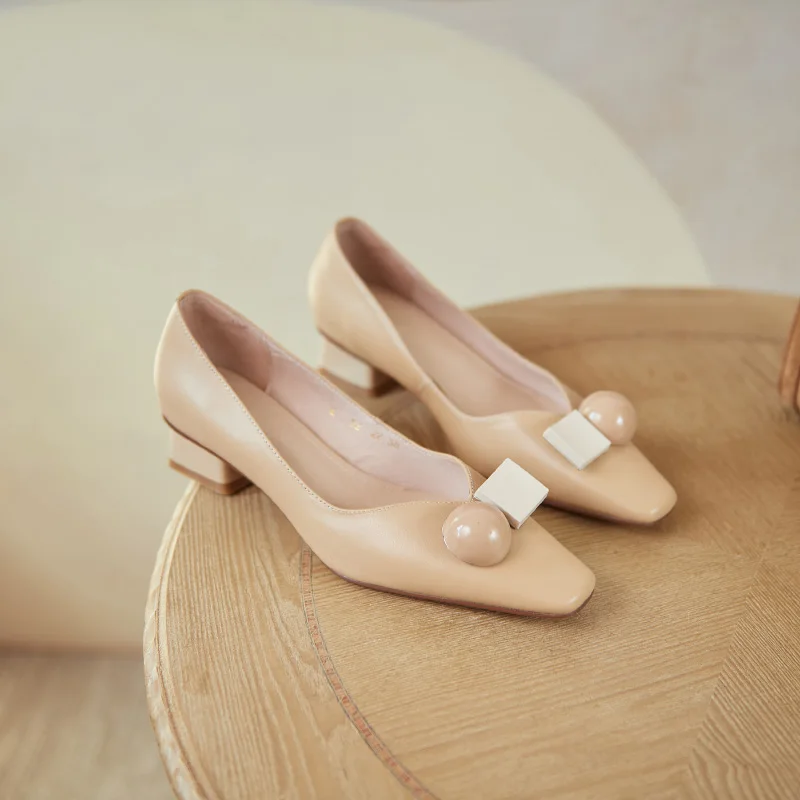 Salu Concise Women Mules Hanged Metal Classic Design 2021 Spring Summer Low Heels Pumps For Women Genuine Leather Shoes Woman
Salu Concise Women Mules Hanged Metal Classic Design 2021 Spring Summer Low Heels Pumps For Women Genuine Leather Shoes Woman