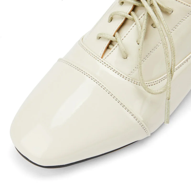 Spring 2021 new patent leather low single shoe women's lace-strap fresh leather shoes size 33-48
Spring 2021 new patent leather low single shoe women's lace-strap fresh leather shoes size 33-48