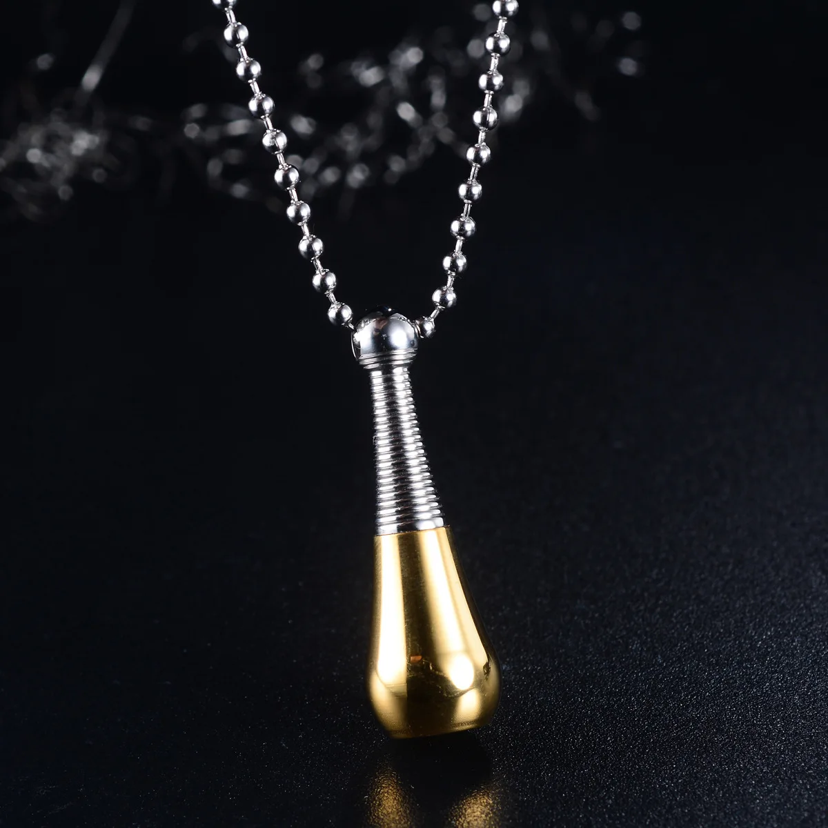 Gold drop shaped stainless pendant commemorative ashes Necklace funeral jewelry men and women
Gold drop shaped stainless pendant commemorative ashes Necklace funeral jewelry men and women