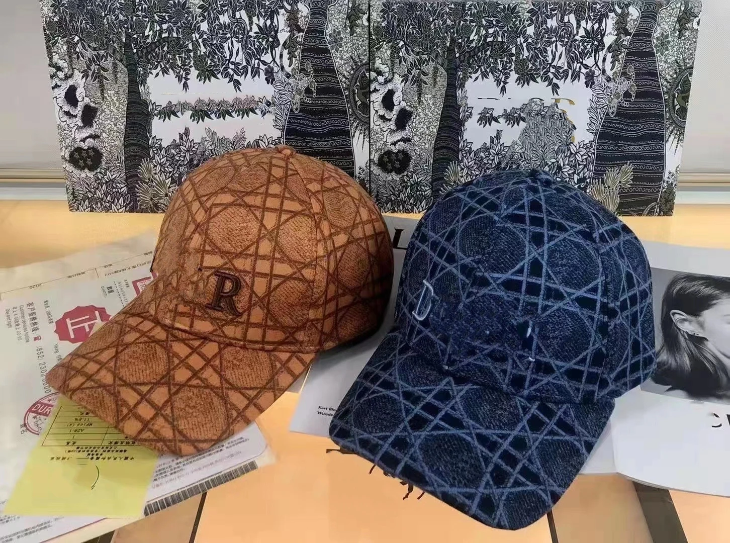 2021Luxury Brand Leather Baseball Caps Casual Women Embroidery Logo Sun Hat With Brand Label
2021Luxury Brand Leather Baseball Caps Casual Women Embroidery Logo Sun Hat With Brand Label