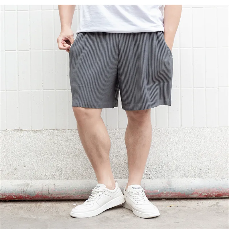 Miyake pleated men's and women's loose five-point shorts Japanese trend fashion sports and leisure drape straight-leg pants men 
Miyake pleated men's and women's loose five-point shorts Japanese trend fashion sports and leisure drape straight-leg pants men