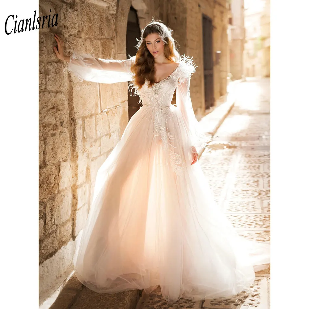 Luxury Long Sleeve Appliques Lace A-Line Wedding Dresses With Feathers Pleat V-Neck Bridal Wedding Dress Vestido De Noiva 
Luxury Long Sleeve Appliques Lace A-Line Wedding Dresses With Feathers Pleat V-Neck Bridal Wedding Dress Vestido De Noiva