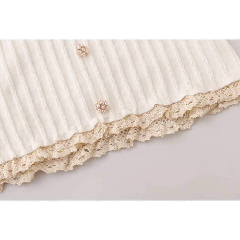 2021 Summer New Vintage Palace Style Lace Patchwork Blouse Women Sweet Pearl Buttons Crop Tops Female Elegant Chic Knitted Shirt
2021 Summer New Vintage Palace Style Lace Patchwork Blouse Women Sweet Pearl Buttons Crop Tops Female Elegant Chic Knitted Shirt