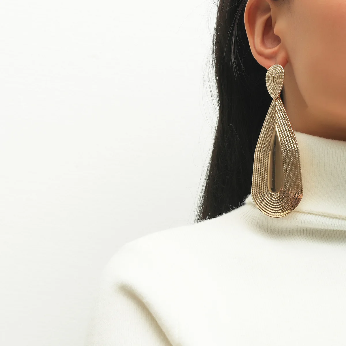 New Punk Exaggerated Water droplets form Dangle Earrings for Women Statement Hip Hop Gold Color Geometric Earrings
New Punk Exaggerated Water droplets form Dangle Earrings for Women Statement Hip Hop Gold Color Geometric Earrings