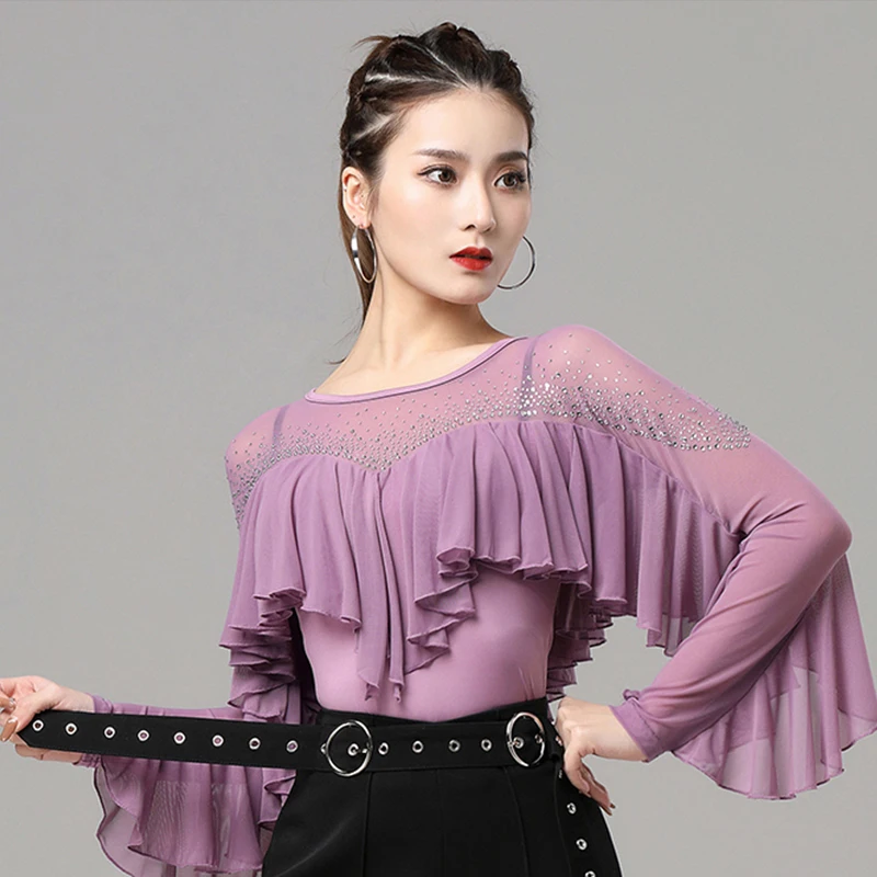 Ruffle Latin Dance Tops Mesh Stitching Sleeve Ballroom Dancing Competition Shirt Rhinestone Gorgeous Performance Costume VDB3648
Ruffle Latin Dance Tops Mesh Stitching Sleeve Ballroom Dancing Competition Shirt Rhinestone Gorgeous Performance Costume VDB3648