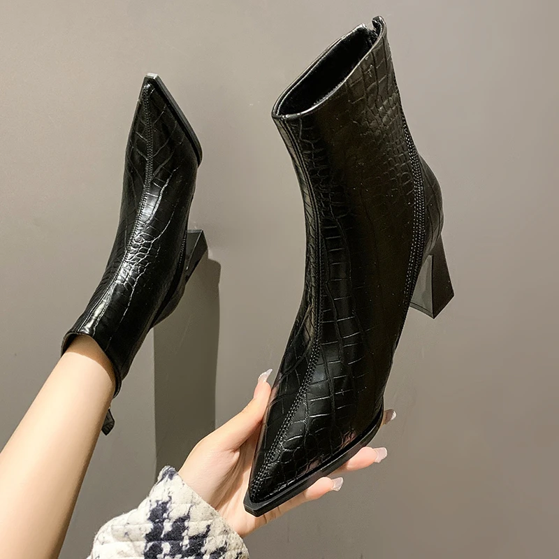 Новинка 2021, зимние ботинки, женская обувь, зимние ботинки, Бархатные Высокие ботильоны на платформе, женские ботинки, массивные кроссовки, б...
Новинка 2021, зимние ботинки, женская обувь, зимние ботинки, Бархатные Высокие ботильоны на платформе, женские ботинки, массивные кроссовки, б...