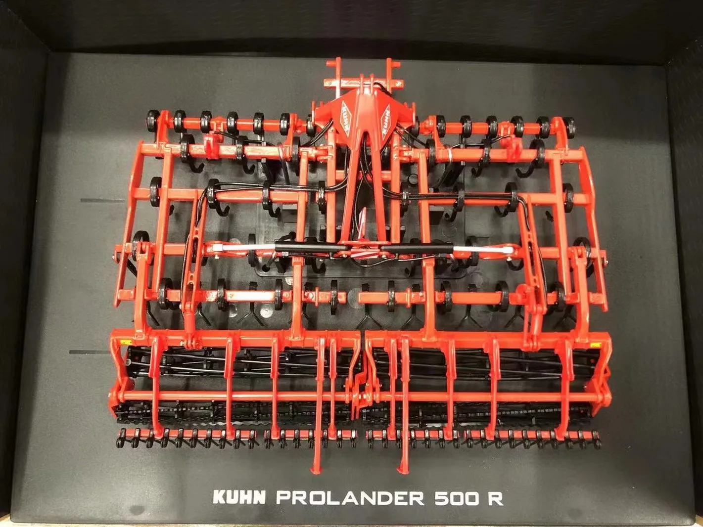 Универсальные хобби 1/32 KUHN Prolander 500R Коллекционная коллекционная игрушка UH6267
Универсальные хобби 1/32 KUHN Prolander 500R Коллекционная коллекционная игрушка UH6267
