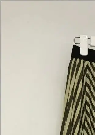 2020 Autumn and Winter New Style Elastic Waist Irregular Crepe Bright Striped Pleated Women's Skirt
2020 Autumn and Winter New Style Elastic Waist Irregular Crepe Bright Striped Pleated Women's Skirt