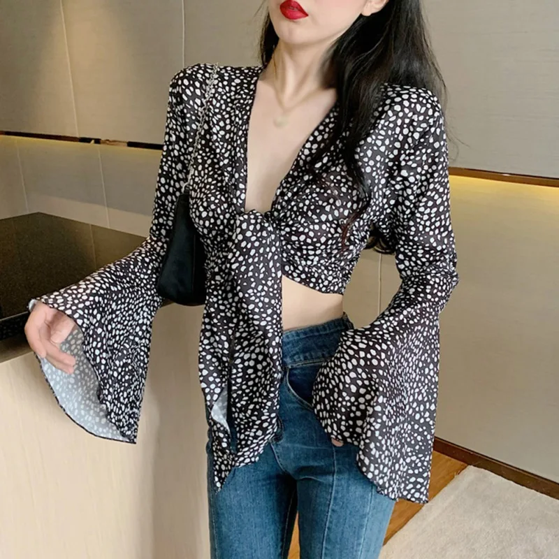 

2021 Summer Women V-neck Flared Sleeve Sunscreen Cottagecore Floral Short Style Long Sleeve All-Match Shirt New Sweet Bow Tshirt