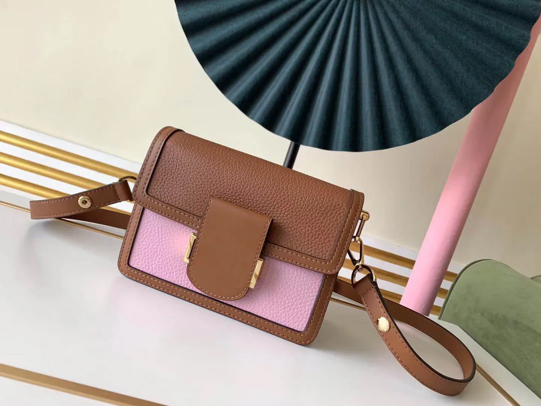 2021 ladies luxury casual fashion cosmetic bag messenger bag 
2021 ladies luxury casual fashion cosmetic bag messenger bag