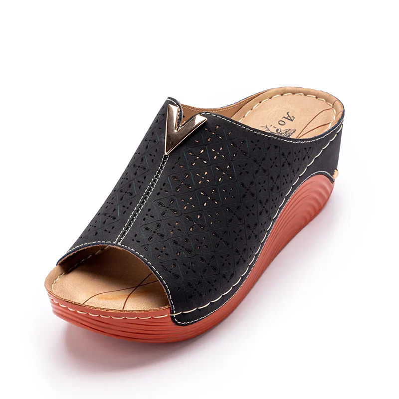 2021 Summer New PU Leather Fashion Slope Heel Slippers Women's Fish Mouth Thick Bottom Hollow Cool Slippers Beach Shoes 5KE270
2021 Summer New PU Leather Fashion Slope Heel Slippers Women's Fish Mouth Thick Bottom Hollow Cool Slippers Beach Shoes 5KE270
